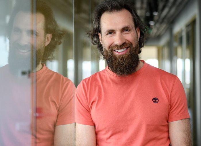 Bugetele intră sub presiunea costului vieţii. tbi bank: 8 din 10 români taie cheltuielile neesenţiale, iar peste jumătate amână achiziţiile majore din cauza scumpirilor