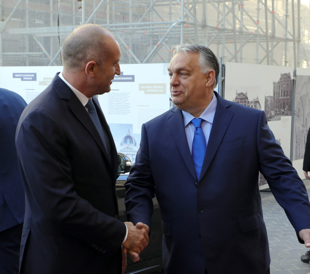 Bulgarii votează pentru a opta oară în cinci ani / Presa din Bulgaria: „Radev este următorul Orban”