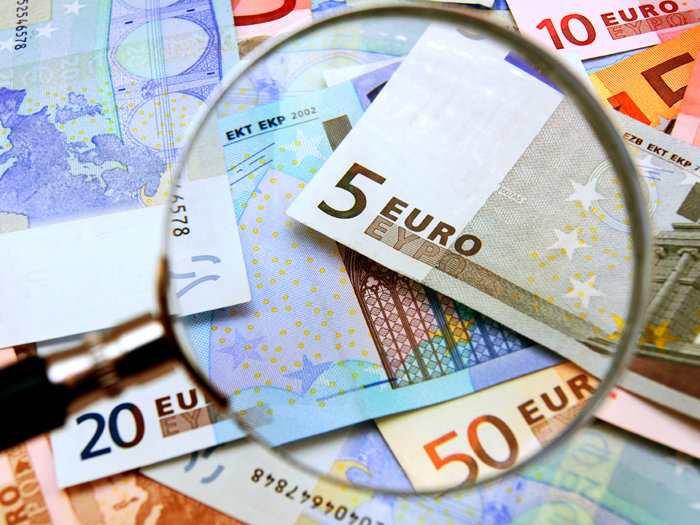 Bursă. Programul de titluri de stat Fidelis revine în aprilie cu dobânzi mai mari faţă de martie la toate scadenţele: până la 7,6% în lei şi 6,4% în euro