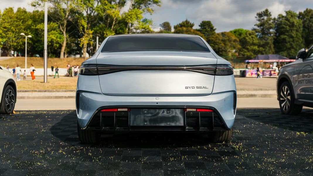 BYD vrea să intre în clubul constructorilor auto europeni: Discuții pentru aderarea la principalul organism din Europa