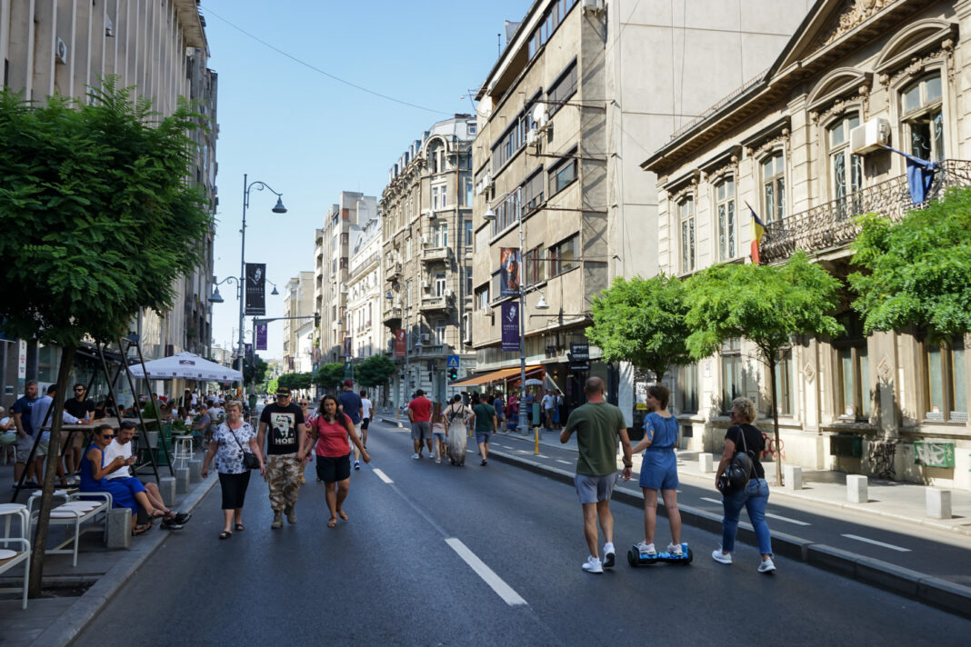 Calea Victoriei, între smog și promenadă: cea mai poluată arteră din București devine pietonală, an de an