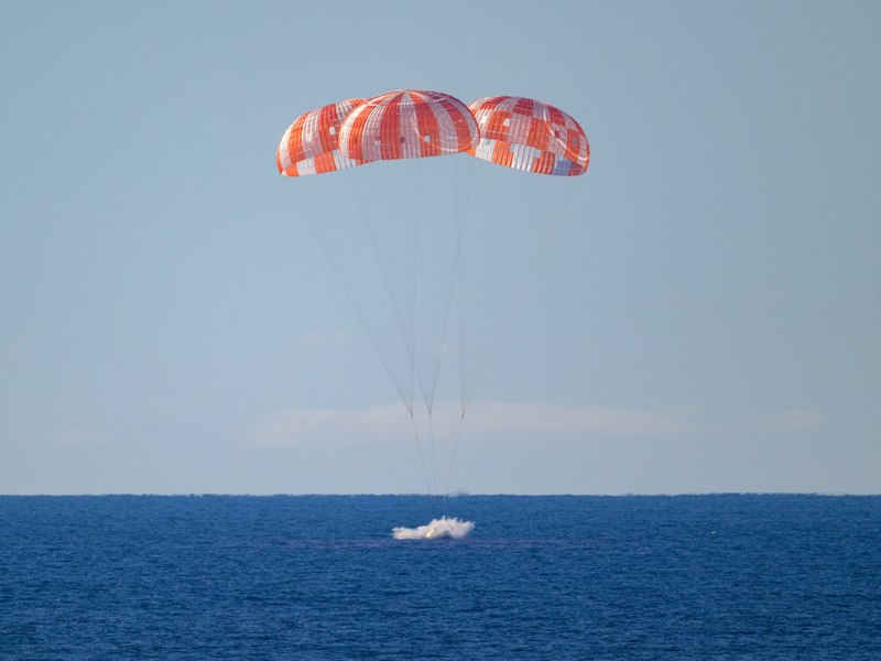 Capsula Orion a misiunii Artemis II a revenit cu succes pe Pământ.  Trump: „O vom face din nou și apoi, următorul pas, Marte!”