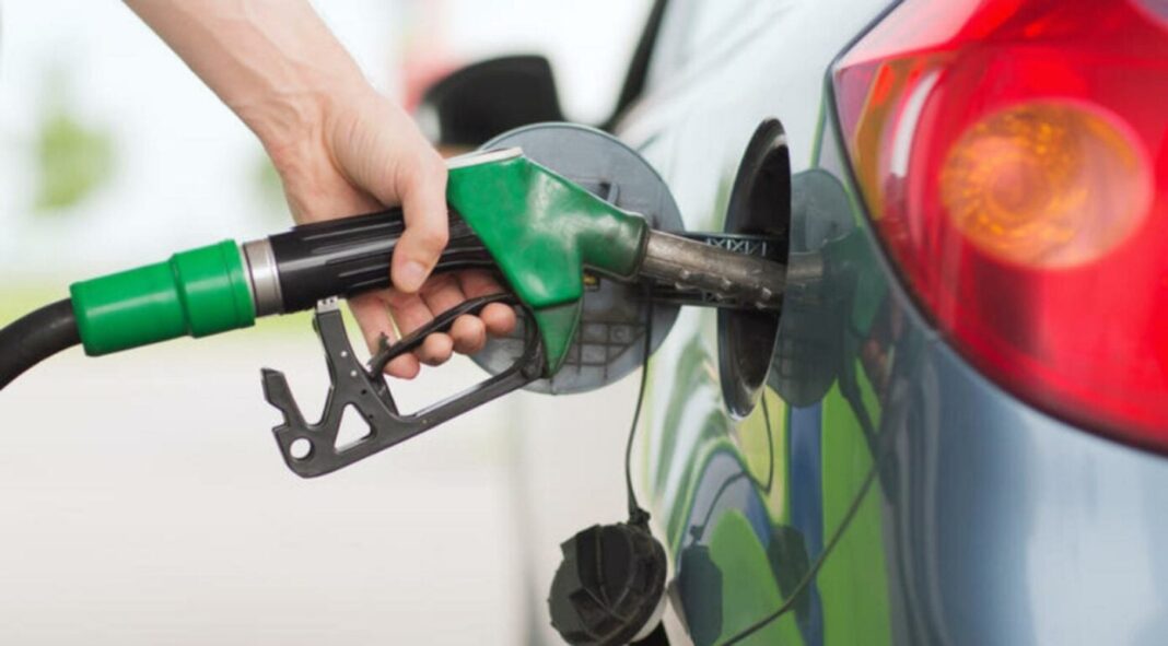 Carburanții se scumpesc brusc: motorina trece de 9 lei/l, iar benzina se apropie de 8,7 lei/l