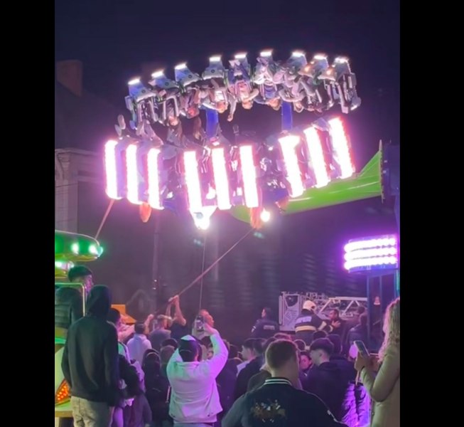 Carusel defect la un eveniment din Caransebeș: 17 copii blocați, șase au ajuns la spital