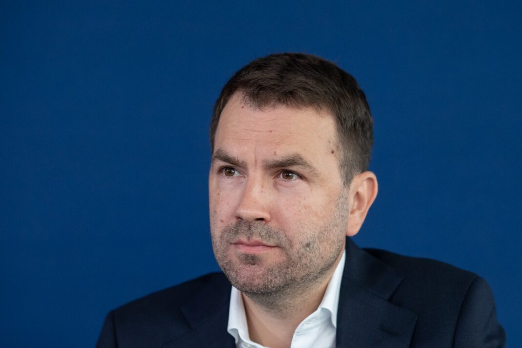 Cătălin Drulă (USR): Scumpirea călătoriilor Metrorex este o măgărie pesedistă. Practic, vorbim de schema pesedistă clasică – costuri umflate, companii de stat mafiotizate – și nota de plată dată populației