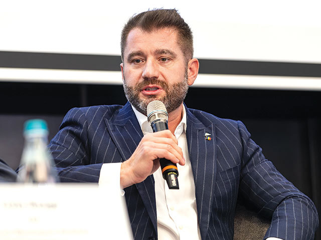 Cătălin Vişan, Concelex: Am încercat să luăm studenţii din timpul facultăţii şi să îi ducem pe şantier, să îi pregătim. Tinerii îşi doresc să vină să lucreze. Pe şantierele pe care compania le are în lucru sunt peste 1.200 de angajaţi şi 2.000-2.500 de subcontractanţi