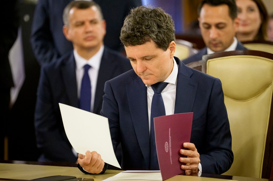 CCR dă „undă verde” beneficiilor pentru șefii companiilor de stat: sesizarea lui Nicuşor Dan, respinsă