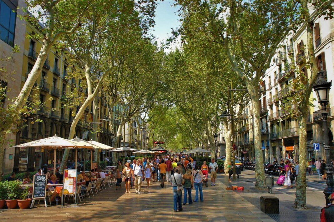 Celebra La Rambla din Barcelona devine prima „Zonă de Excelență” pentru terase/ Cum va arăta faimoasa promenadă din capitala Cataloniei
