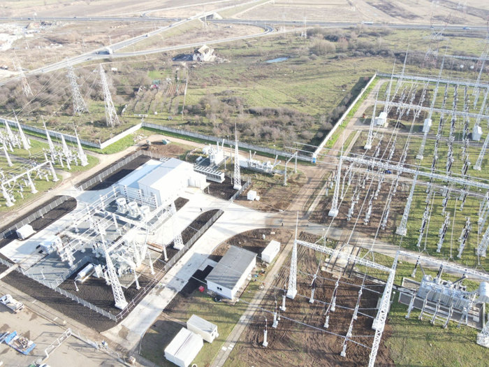 Centrala de la Mintia, de 1.770 MW şi 1,4 mld. euro, va fi cel mai mare consumator de gaze al României, cu o producţie de energie cât centrala de la Cernavodă. Două întrebări nu au răspuns: cine alimentează cu gaze colosul şi cine va consuma energia centralei, când pe piaţă cererea stagnează
