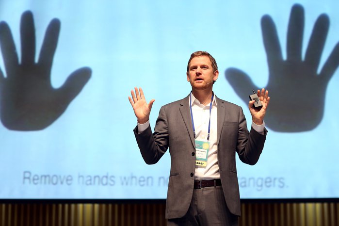 Charles Montgomery, unul dintre cei mai influenţi urbanişti din lume, într-un interviu acordat ZF: Bucureştiul şi marile oraşe din România trebuie să urmeze exemplul Vancouverului din anii '70 şi să spună nu autostrăzilor care traversează oraşul. Miza – transport în comun performant şi cât mai multe zone verzi