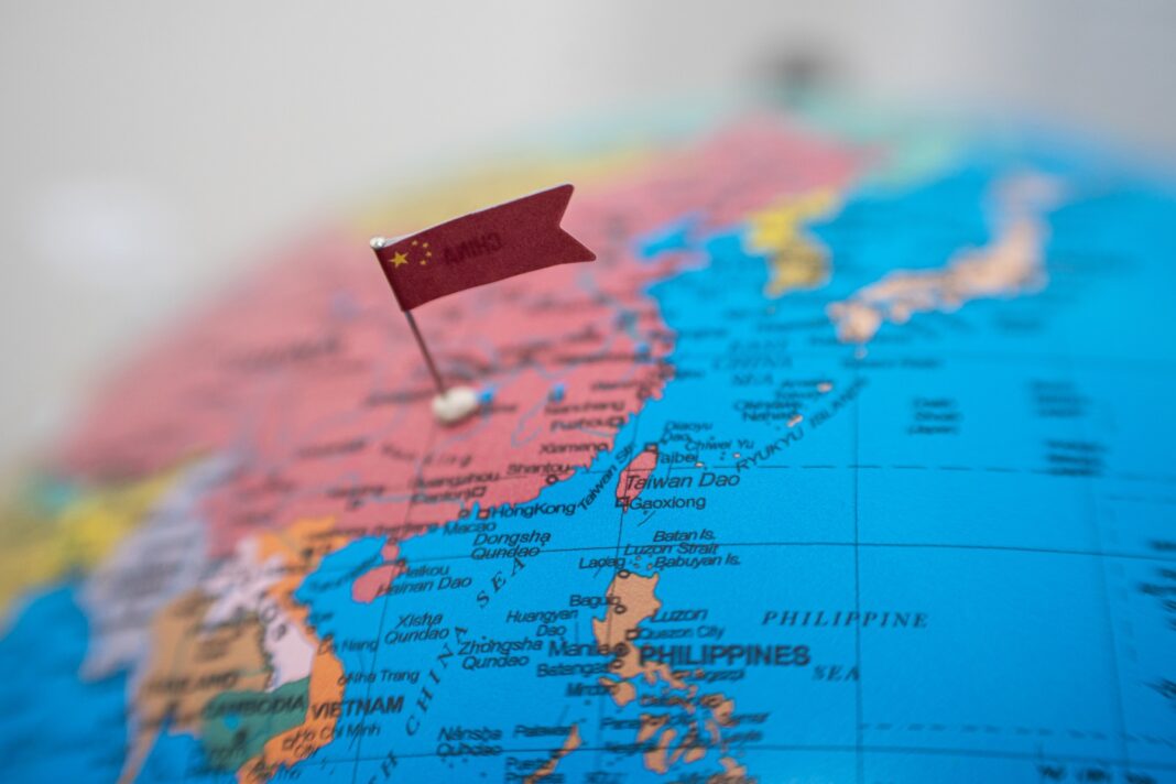 China continuă construcţiile pe 11.000 de insule în zone revendicate şi de alte ţări