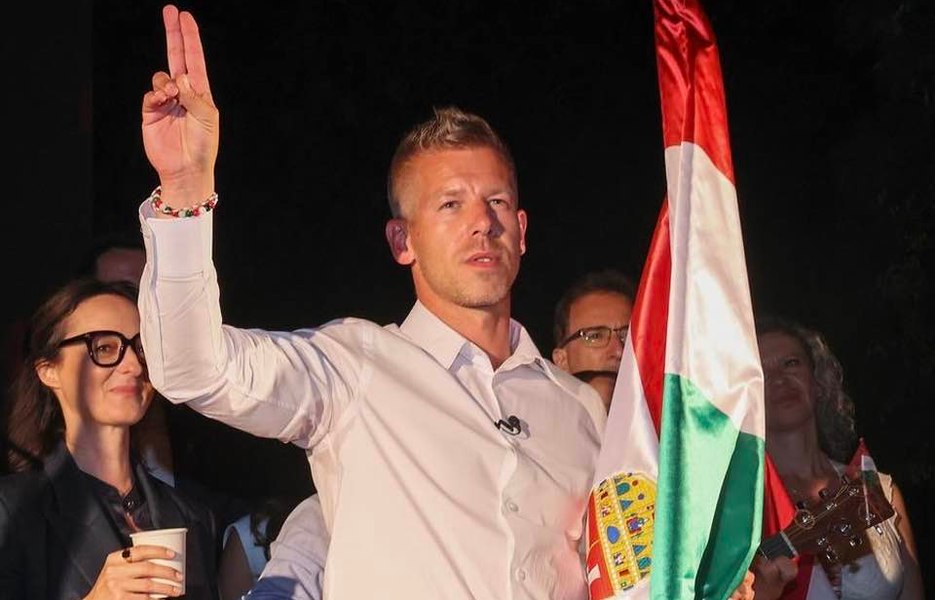 Cine este Péter Magyar, omul care a adus sfârșitul erei Orbán: cum a reușit fostul „om din interior” să cucerească Ungaria