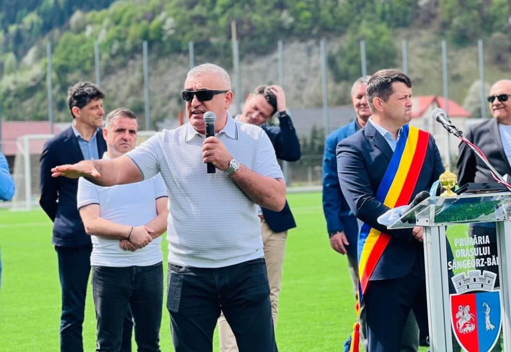 Cine este Traian Larionesi, milionarul din Bistrița supranumit ”Fierăstrăul Codrilor”, a cărui firmă de construcții e vizată în dosarul DNA de la Bistrița. Construiește și centura Comarnic