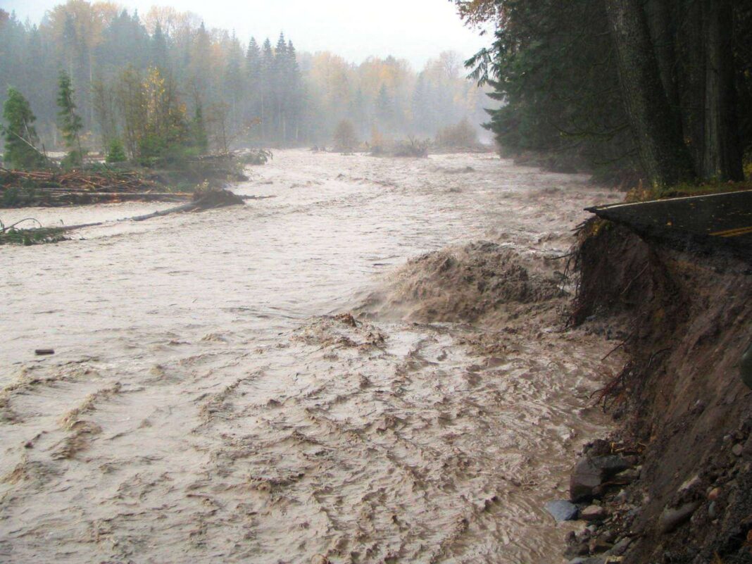 Cod portocaliu de viituri în Moldova și alertă de inundații în 15 județe