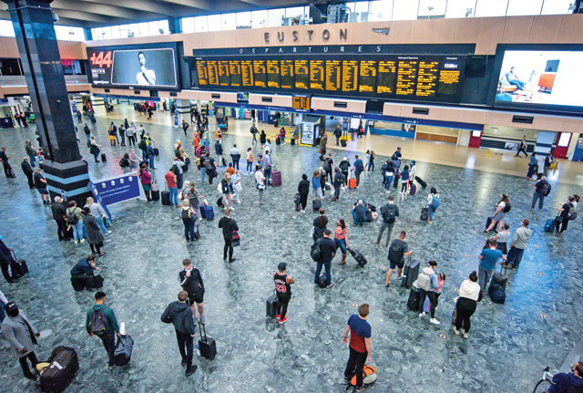 Consum în scădere „acasă“, dar vacanţele în străinătate, în creştere: românii au cheltuit 1,3 mld. euro în ianuarie şi februarie, plus 15%