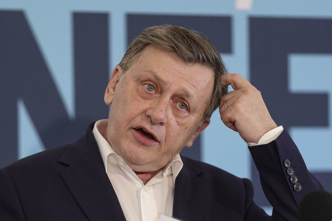Crin Antonescu: Ne așteptăm la un guvern PNL-USR-UDMR cu susținere parlamentară / Astăzi țara este condusă la nivel guvernamental de USR