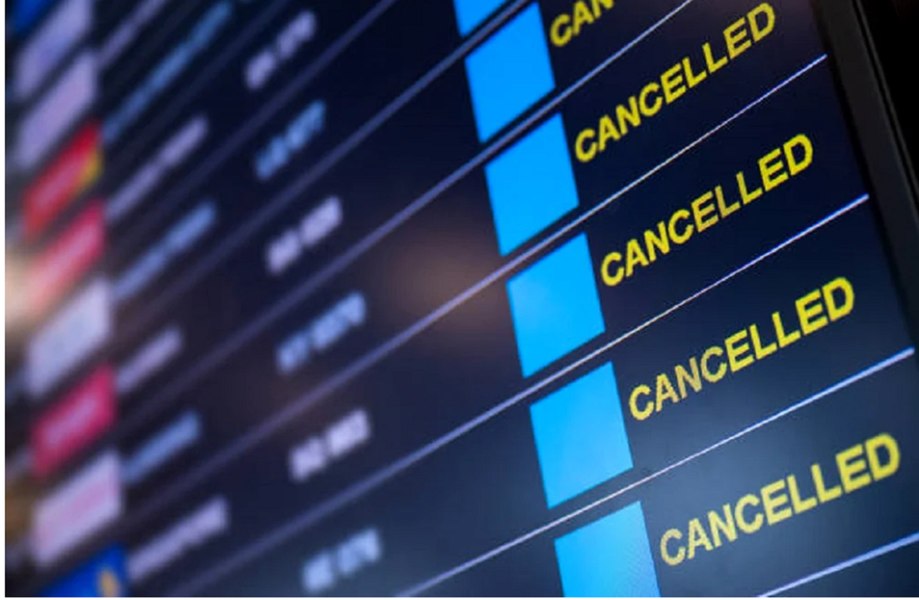 Criza combustibililor determină încă o companie aeriană să anuleze unele zboruri programate