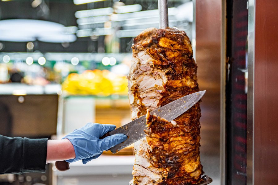 Cum a ajuns un turist britanic să plătească aproape 1.700 de euro pe un kebab, în Brazilia