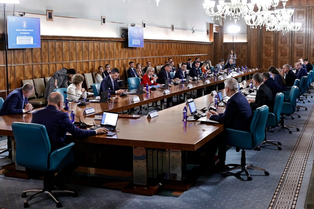 Cum a fost în ședința de Guvern de joi | Vicepremierul Oana Gheorghiu: „Oamenii se comportă civilizat, vorbesc, fac glume uneori” / Purtătorul de cuvânt Ioana Dogioiu: „O atmosferă absolut cordială”