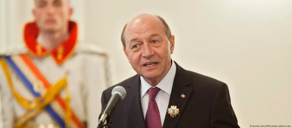 Cum ar rezolva Băsescu ecuația crizei PSD