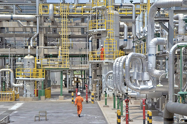 Cum arată industria de rafinare din România şi care este rolul rafinăriei Petrotel-Lukoil, care nu mai funcţionează din octombrie, anul trecut? Plus câteva întrebări cheie legate de eventuala repornire a unităţii