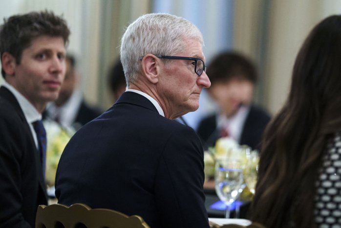 Cum arată scrisoarea de adio a lui Tim Cook pentru comunitatea Apple. ”În ultimii 15 ani, mi-am început aproape fiecare dimineaţă în acelaşi fel. Îmi deschid e-mailul şi citesc mesajele pe care le-am primit cu o zi înainte de la utilizatorii Apple din întreaga lume.”