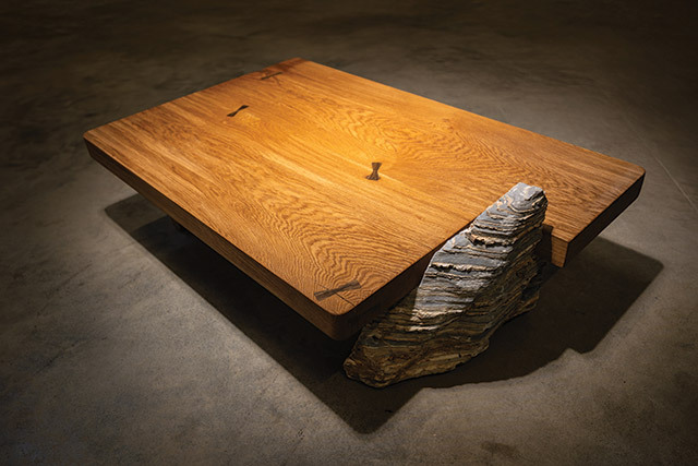 Cum dă Ovidiu Stancălie o nouă viaţă lemnului prin piesele de mobilier sub brandul TRWOO?