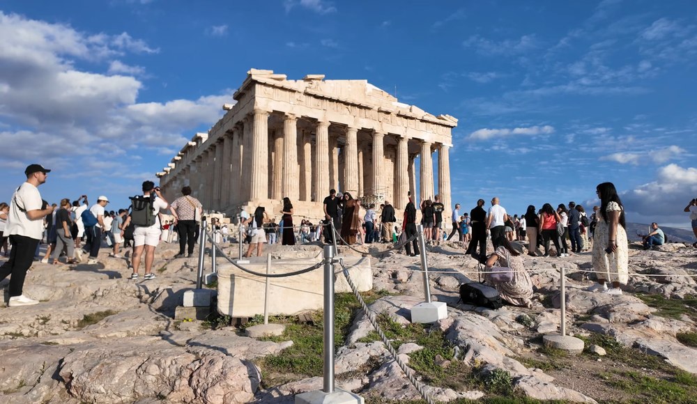 Cum încearcă Atena să limiteze turismul excesiv