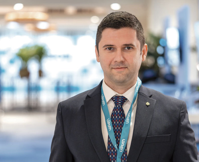 Cum se foloseşte banca centrală de roboţii software cu tehnologie UiPath. Gabriel Grigorescu, BNR: Roboţii validează zilnic zeci de mii de tranzacţii cu instrumente financiare, pentru un om asta ar fi absolut imposibil. Automatizarea a fost extinsă către supravegherea pieţei - identificarea comportamentelor anormale şi a componentelor de abuz de piaţă.