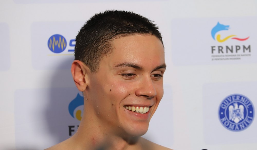 David Popovici, în extaz după ce a câștigat patru medalii de aur în patru zile: „Se simte în aer. Aproape că îmi dau lacrimile, la asta visam!”