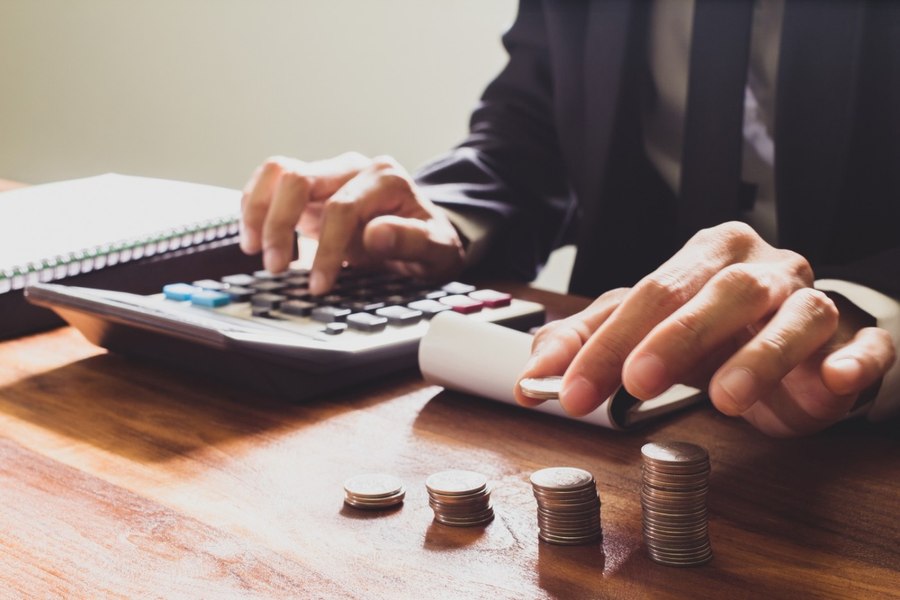 De ce nu reușești să economisești, chiar dacă îți propui să faci asta lunar