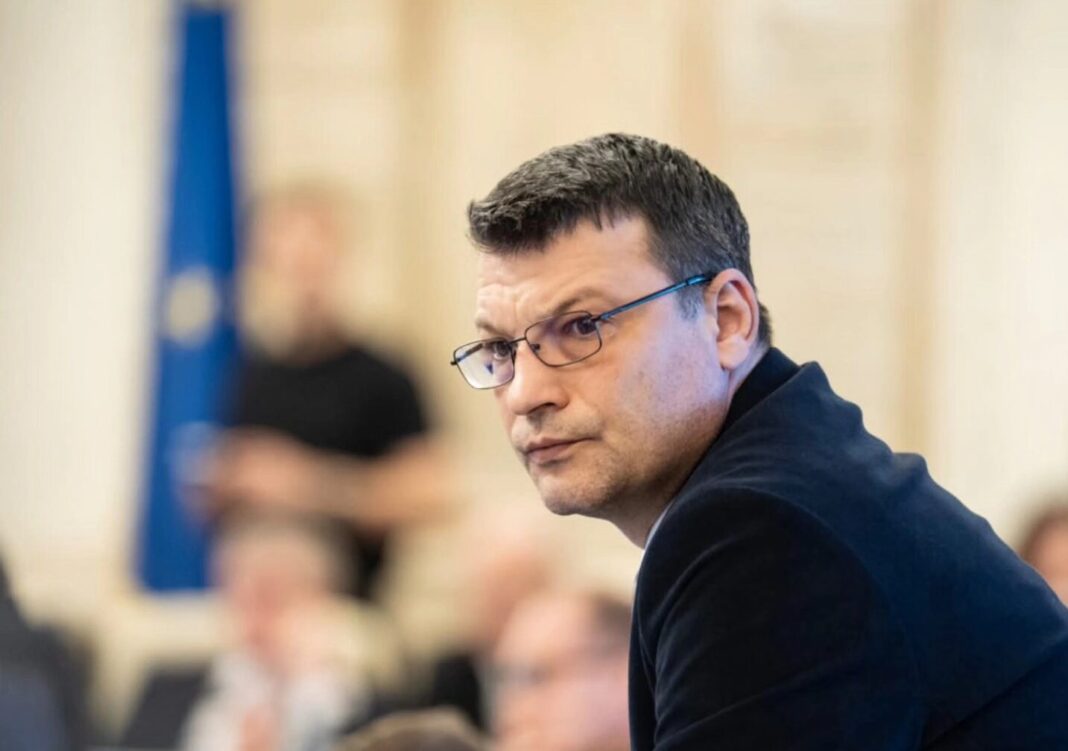 Deputatul Bogdan Rodeanu (USR): Reforma companiilor de stat nu înseamnă „vânzarea țării”, ci oprirea risipei bugetare