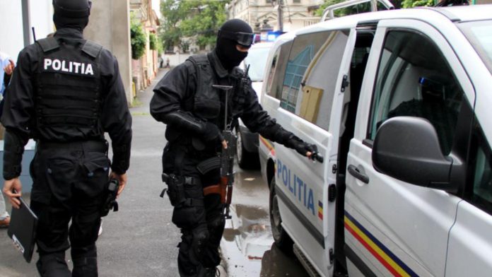 Descinderi de amploare în șase județe și București: posibil grup infracțional specializat în fraudarea fondurilor