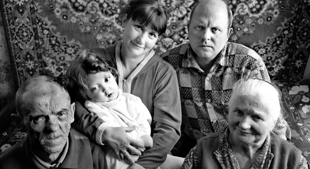 Dezastrul de la Cernobîl: mărturii despre supraviețuitori radioactivi, case abandonate și sicrie de zinc. „Cu mănuși, aparate de respirat, combinezoane de camuflaj, apăream ca niște diavoli“