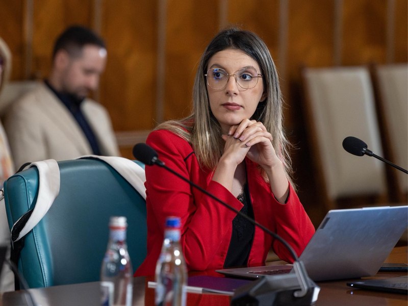 Diana Buzoianu susține că AUR conduce din umbră, legitimat şi sprijinit de PSD, deşi nu este oficial la guvernare. „AUR acum e la putere”