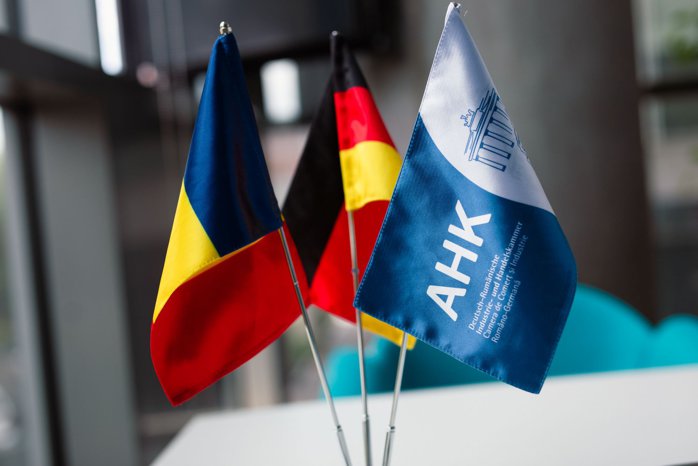 După impozitul pe cifra de afaceri, prin plafonarea preţurilor guvernul aplică o nouă lovitură investitorilor. AHK România: Intervenţiile statului periclitează investiţiile