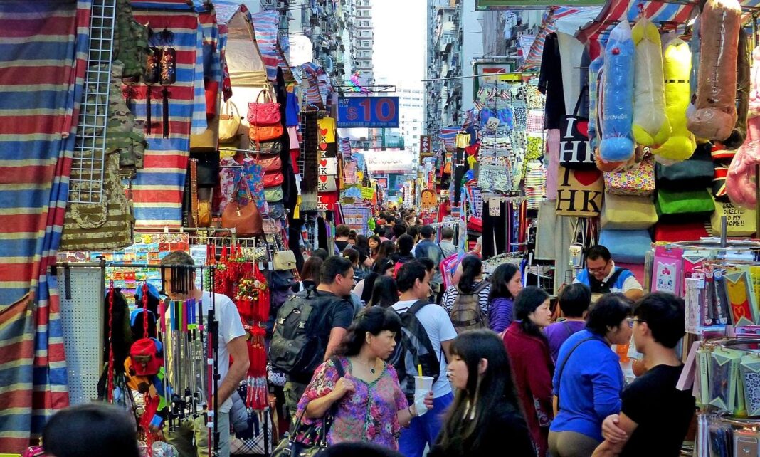 Economia chineză a înregistrat o creştere peste aşteptări în primul trimestru / Totuși, este cea mai scăzută țintă de creștere din ultimele decenii
