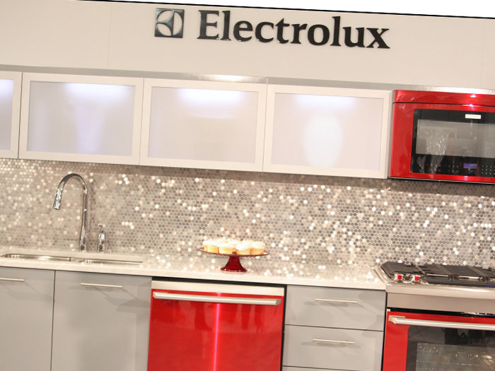 Electrolux îşi suspendă producţia la fabrica de produse frigorifice din estul Ungariei