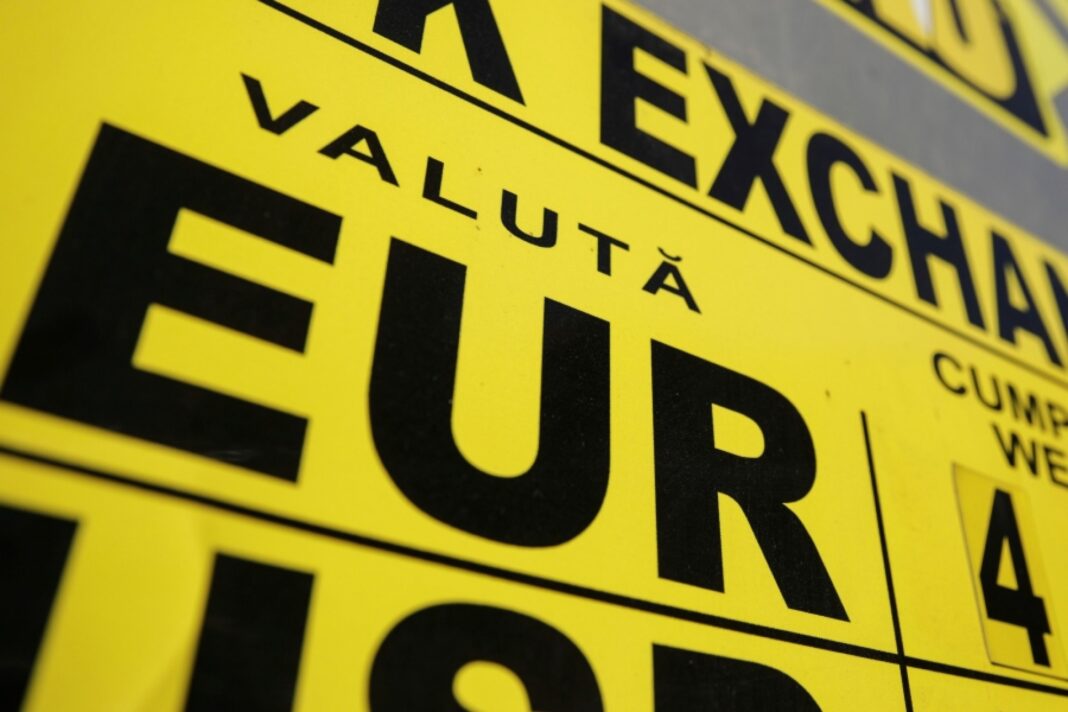 Euro trece de 5,10 lei: maxim al ultimului an pe fondul tensiunilor politice