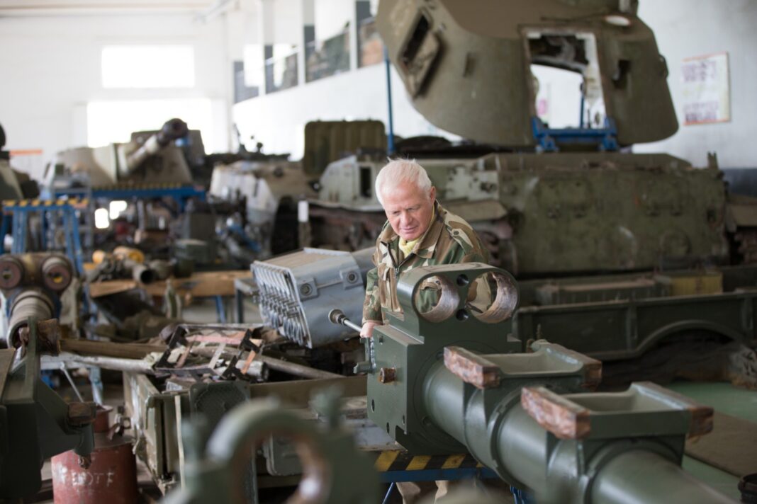 Europa Centrală şi de Est este noul centru de greutate al industriei europene de apărare, arată un studiu de specialitate