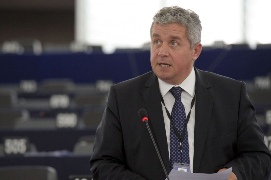 Europarlamentar PNL, atac la PSD: Chiar credeți că românii pot fi păcăliți acum