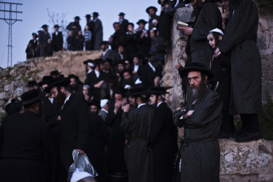 Evreii ultraortodocși care refuză înrolarea în armată ar putea fi sancționați financiar, a decis Curtea Supremă din Israel