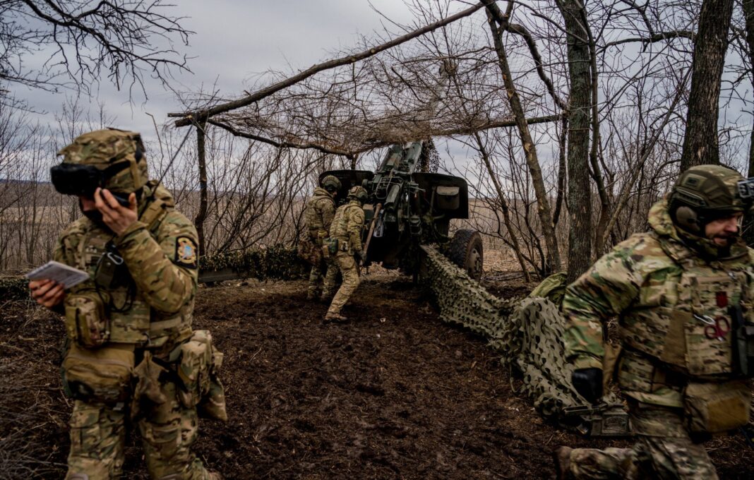 Experiment ucrainean în timpul armistițiului: trei prizonieri ruși îmbrăcați neutru și cu steaguri albe, eliberați pe linia frontului / Cum i-a tratat armata rusă