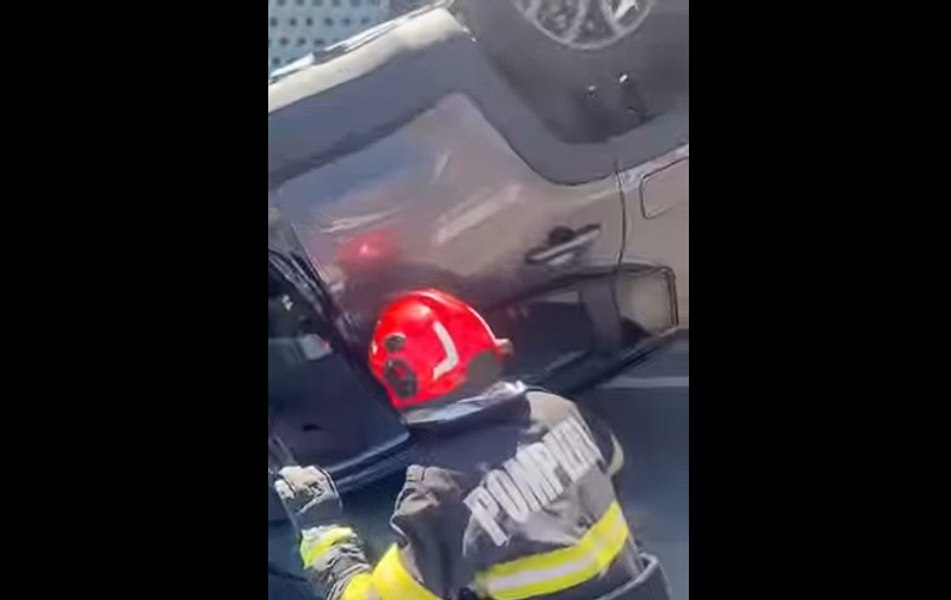 Femeie rănită în parcarea unui mall din Pitești, după ce o mașină s‑a răsturnat. Șoferul are 70 de ani