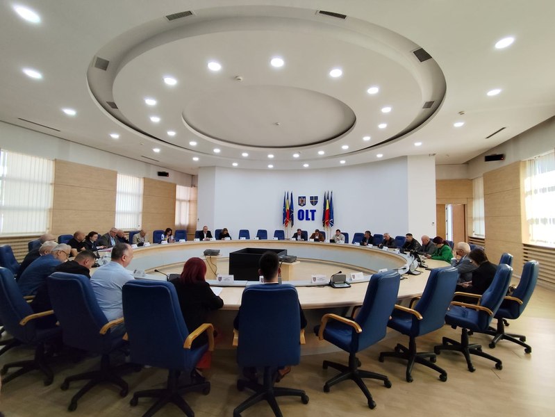 Fenta reorganizării în Olt: 19 agenți de pază, concediați de la stat și angajați imediat la SRL-ul Consiliului Județean