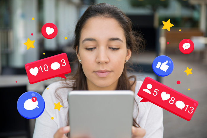 FOMO: teama că ratezi experienţele altora. De ce scroll-ul infinit pe TikTok te face să crezi că alţii trăiesc mai bine decât tine?