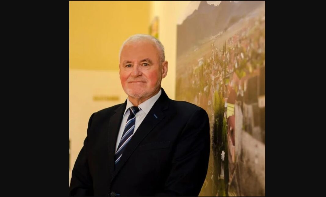 Fost primar din Ghimbav (Brașov), condamnat la 10 ani de închisoare pentru abuz în serviciu, după 8 ani de procese / Achiziții cu dedicație pentru stâlpi de ilumina și leagăne din lemn