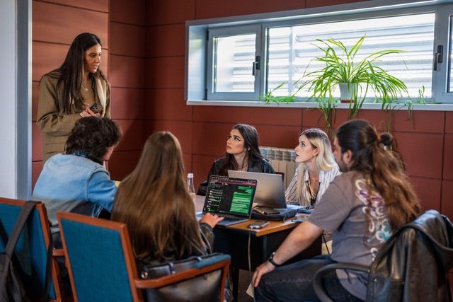 FOTO Scapă de ghinion reciclând / Studenții bucureșteni au câștigat un concurs de inovație folosind superstițiile românilor pentru a proteja mediul