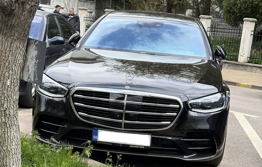 FOTOGALERIE Prefectul demisionar de Suceava, Traian Andronachi, se plimbă cu un Mercedes clasa de lux /  „Aparține uneia dintre firmele fiului meu”, susține Andronachi