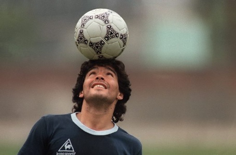 Fotografii șocante la procesul lui Maradona. Imaginile cu argentinianul i-au îngenuncheat familia: „Edeme la membre, abdomen bombat ca un balon!”
